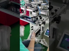 Gecorrigeerde schermprinter voor het printen van logo's voor plastic bekertjes